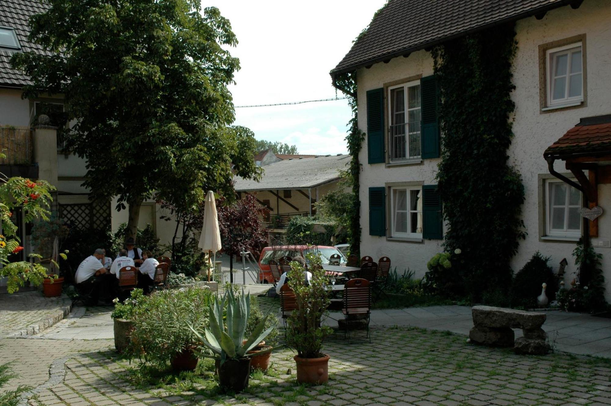 Landgasthof Zum Schwarzen Adler Markt Nordheim Exterior foto